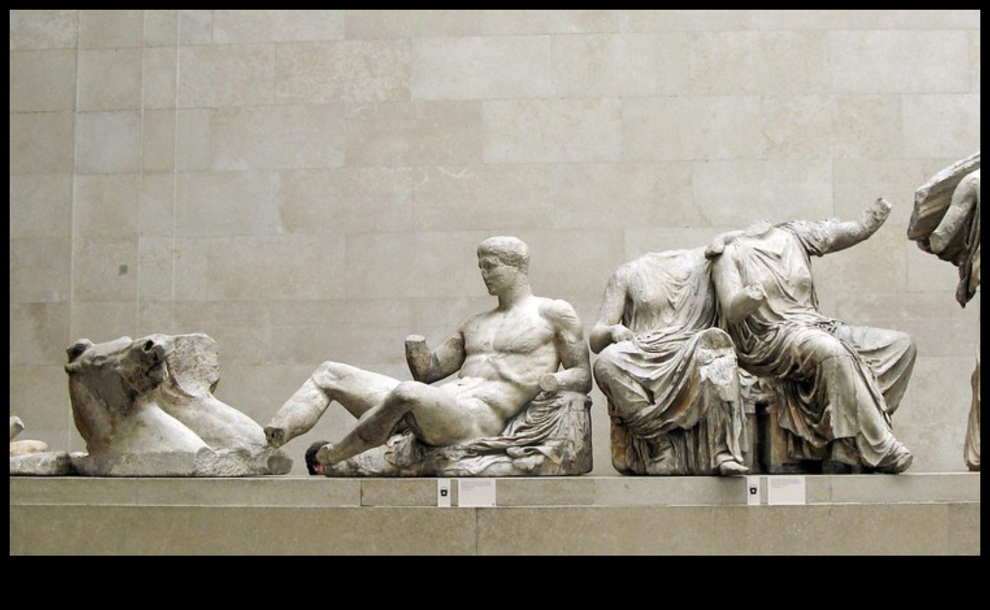 Sculptorul social: modelarea relațiilor în pânza digitală