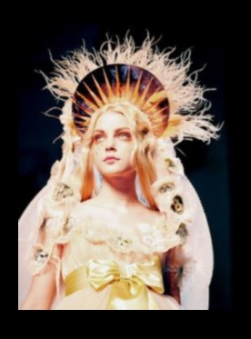 Inspirația celeste a modei Cosmic Couture 5 Cosmic Couture: Teme celeste în designul vestimentar