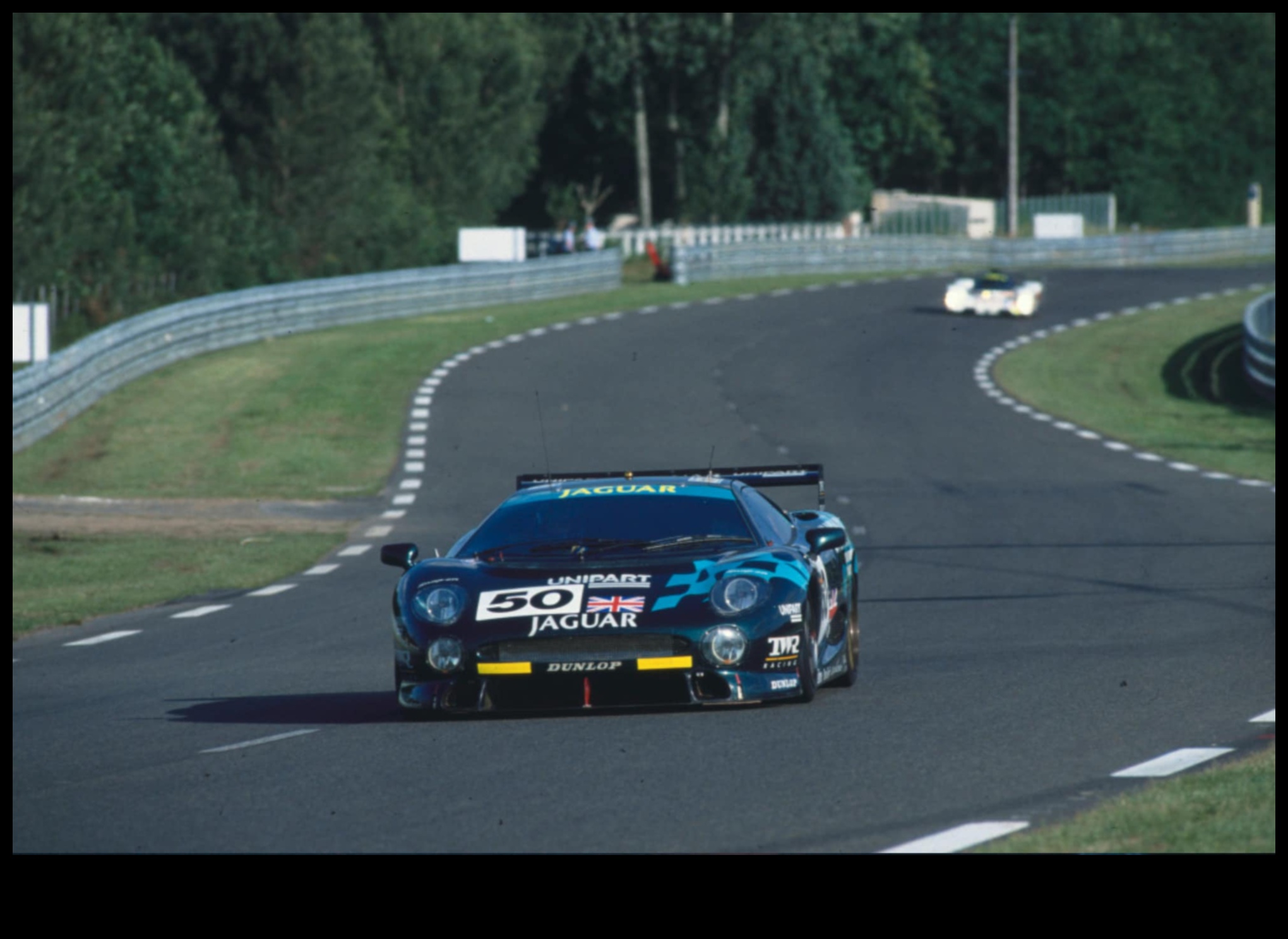 Rivalități de curse Competițiile emblematice care au modelat sporturile cu motor 3 Rivalități de curse: Competiții emblematice care au modelat sporturile cu motor