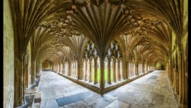 Mănăstirea mănăstirii: Scene ale vieții monahale în abațiile gotice