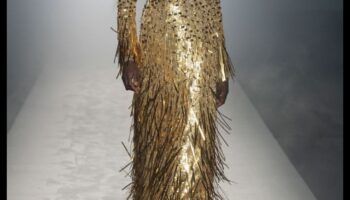 Fashion Alchemist: Transformarea elementelor de bază în Couture Gold
