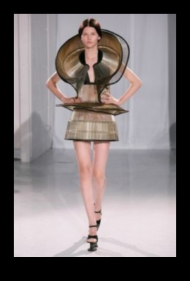 Inspirația celeste a modei Cosmic Couture 1 Cosmic Couture: Teme celeste în designul vestimentar