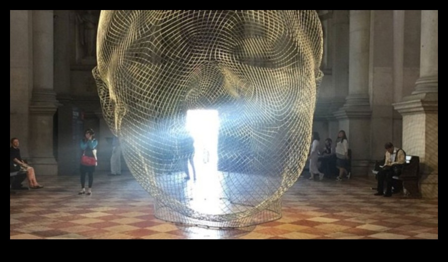 Sculptorul social: modelarea relațiilor în pânza digitală