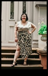 Curvy și încrezător: ținute de mărime plus pentru glam de zi cu zi
